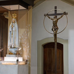 Healing prayer at the Shrine of Fátima for the sick, those suffering from cancer, chronic illness, surgery recovery or emotional pain. This Catholic devotional offering includes a healing candle, Holy Mass and prayer for strength, peace and recovery through the intercession of Our Lady of Fátima.
