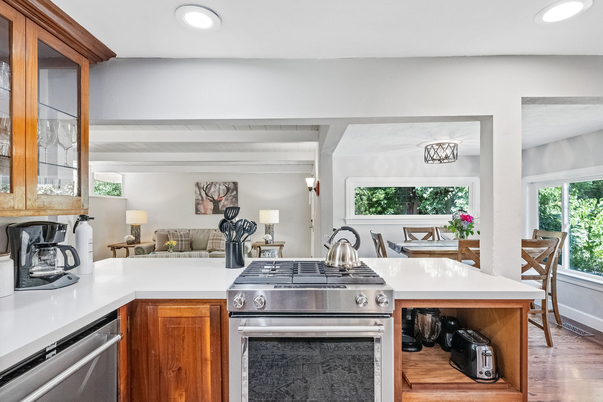 1915 Manzanita Ave kitchen