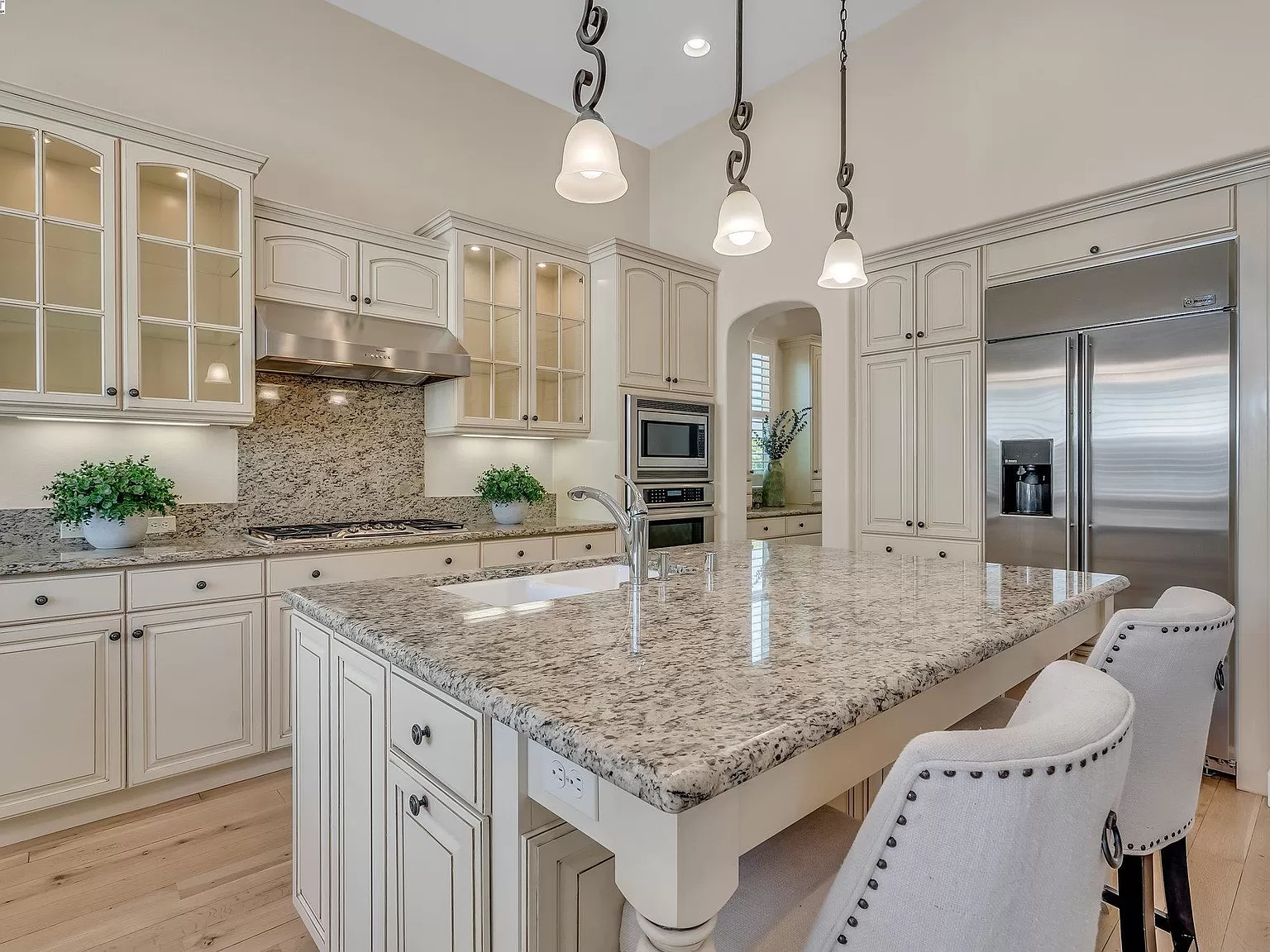 3066 Griffon St E Danville kitchen