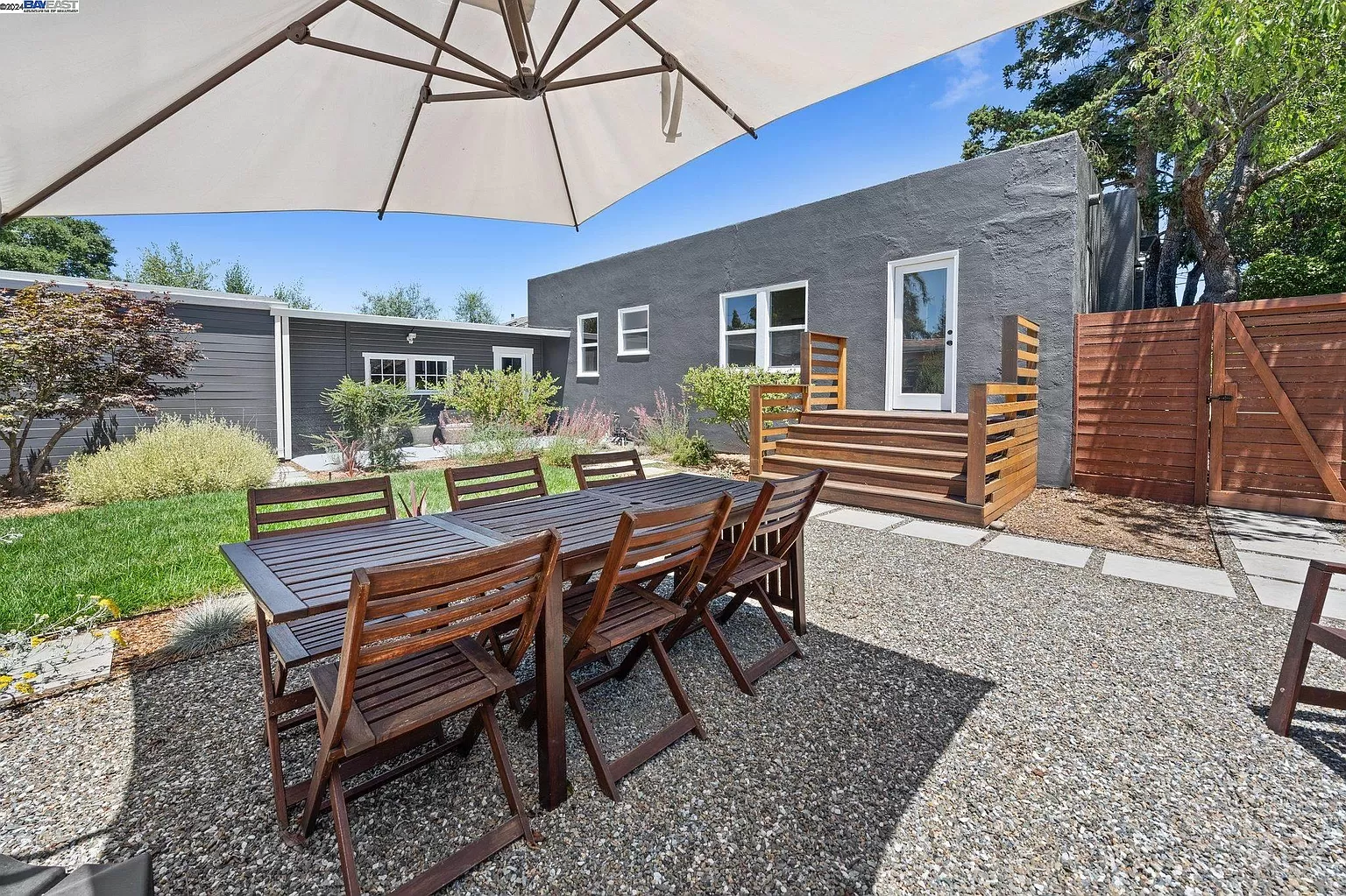 377 Kenilworth Ave backyard