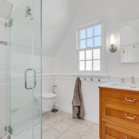 969 Pearl St bathroom