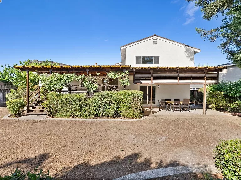 5113 Southwick Ct large backyard