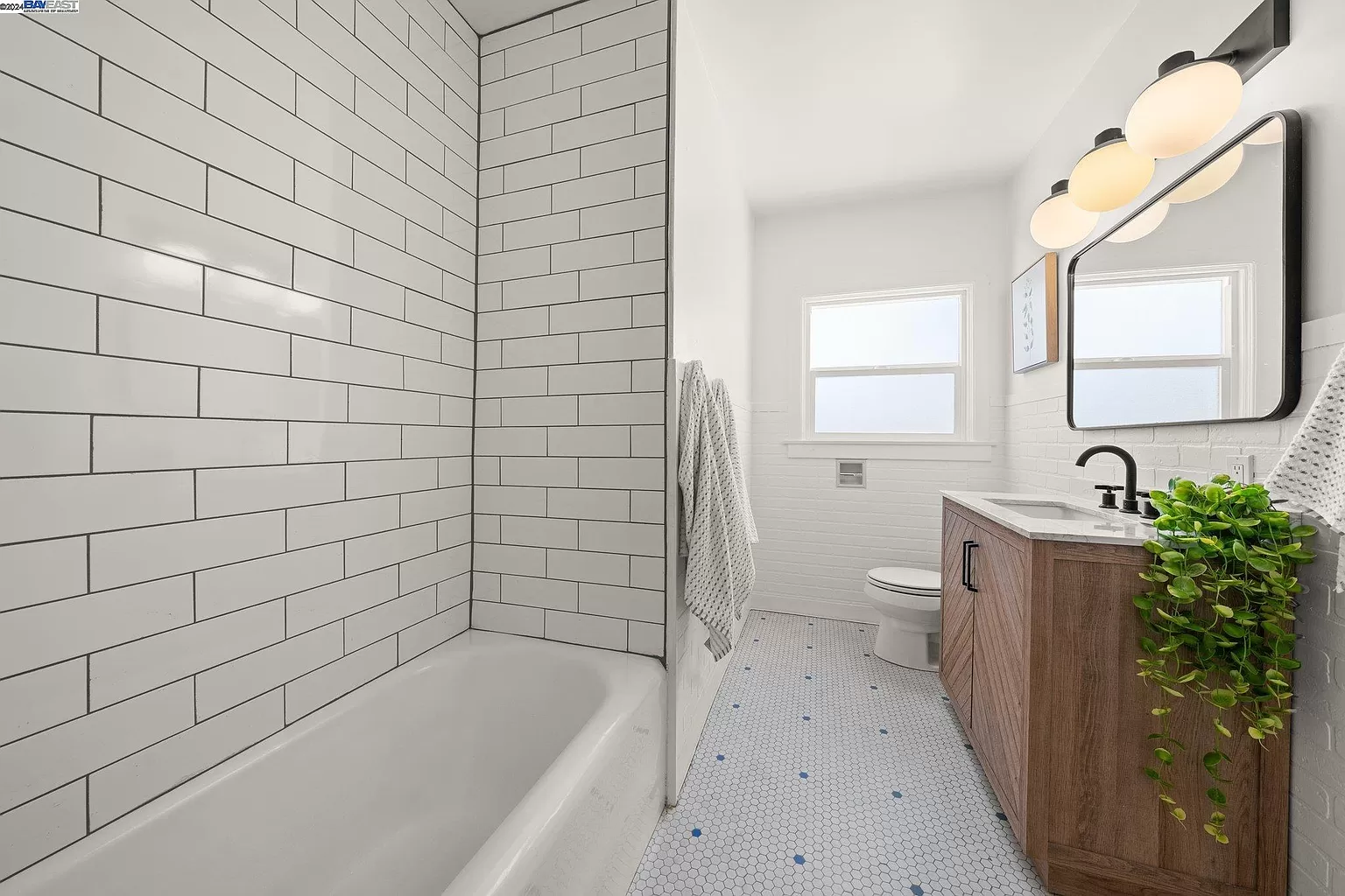 377 Kenilworth Ave bathroom