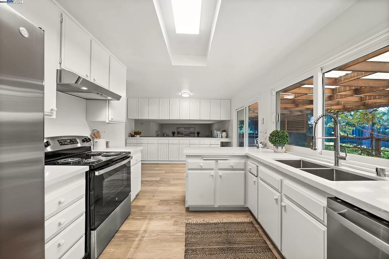 5113 Southwick Ct kitchen
