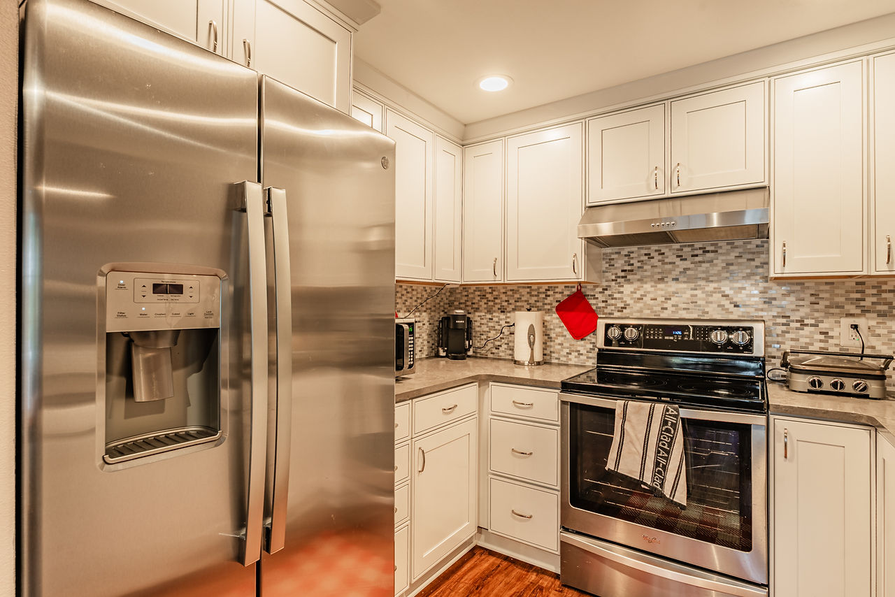 14057 NE 181st Street Unit E202 kitchen