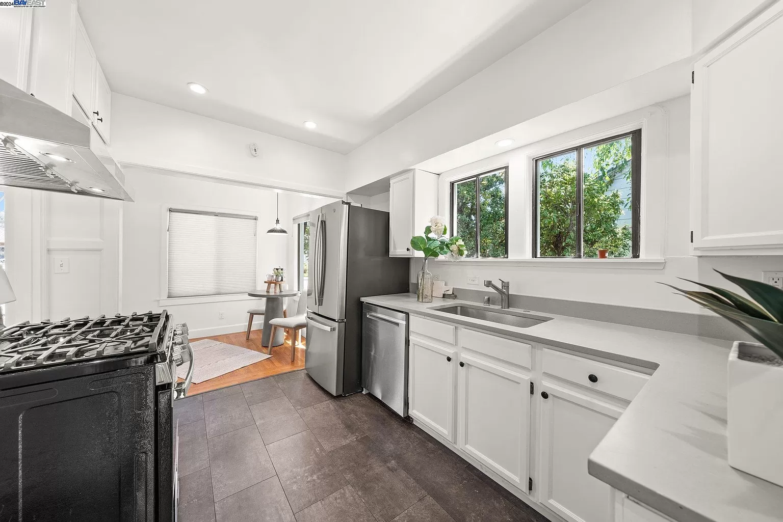 377 Kenilworth Ave kitchen