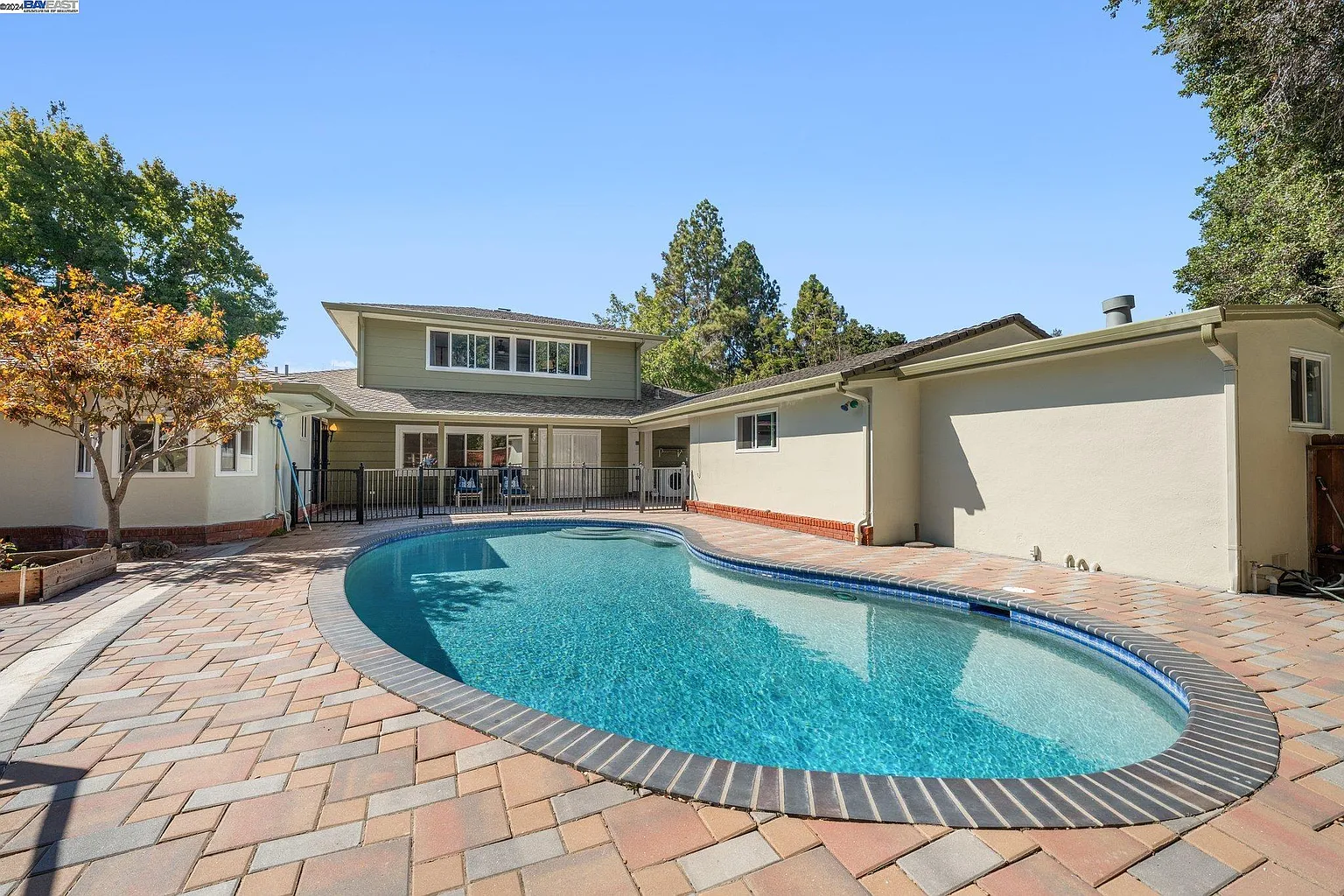 21890 Tanglewood Dr pool