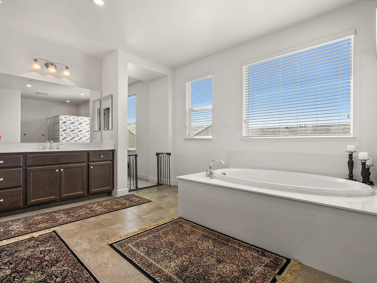 4515 McKenzie Ave primary ensuite