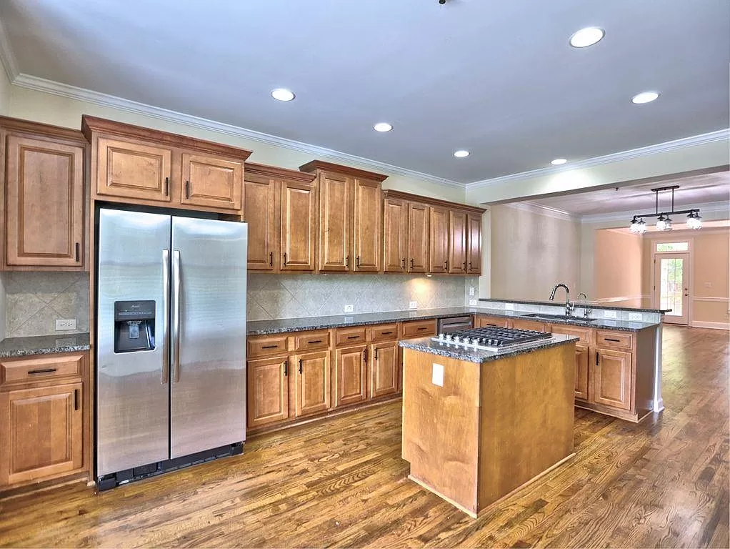 484 Vinings Estates Dr SE kitchen