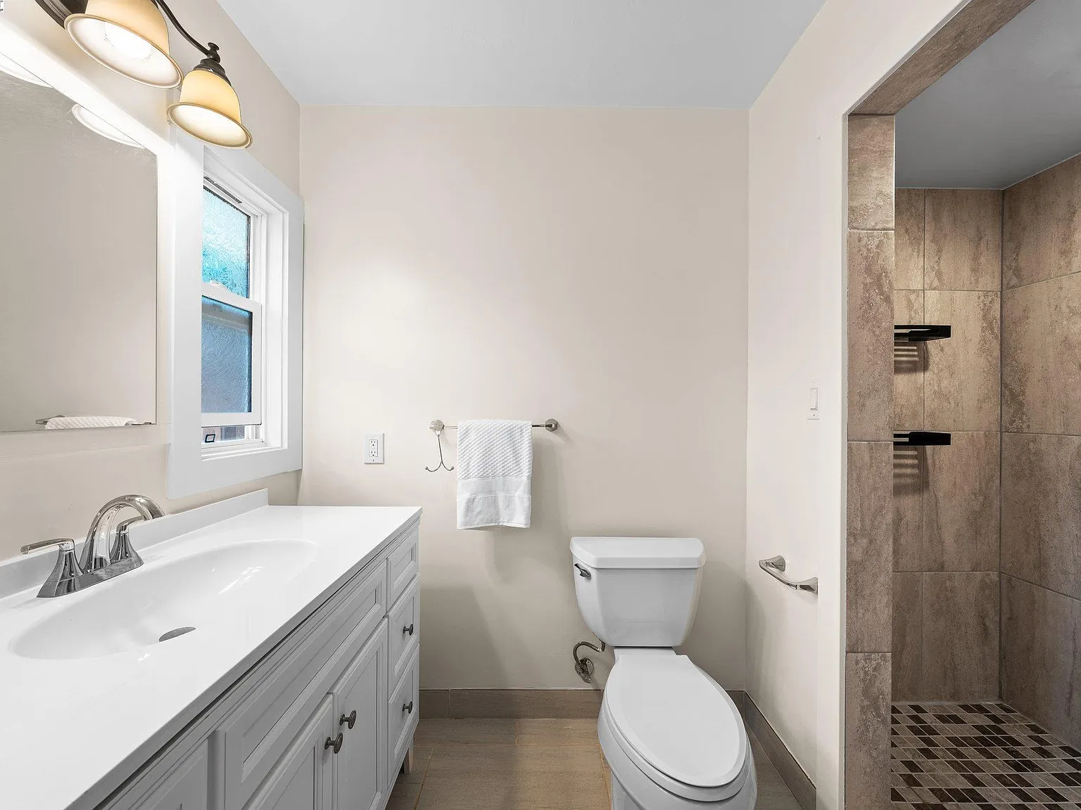 21890 Tanglewood Dr ensuite