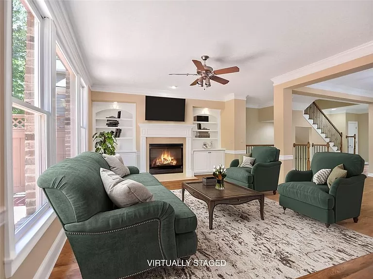 484 Vinings Estates Dr SE living room
