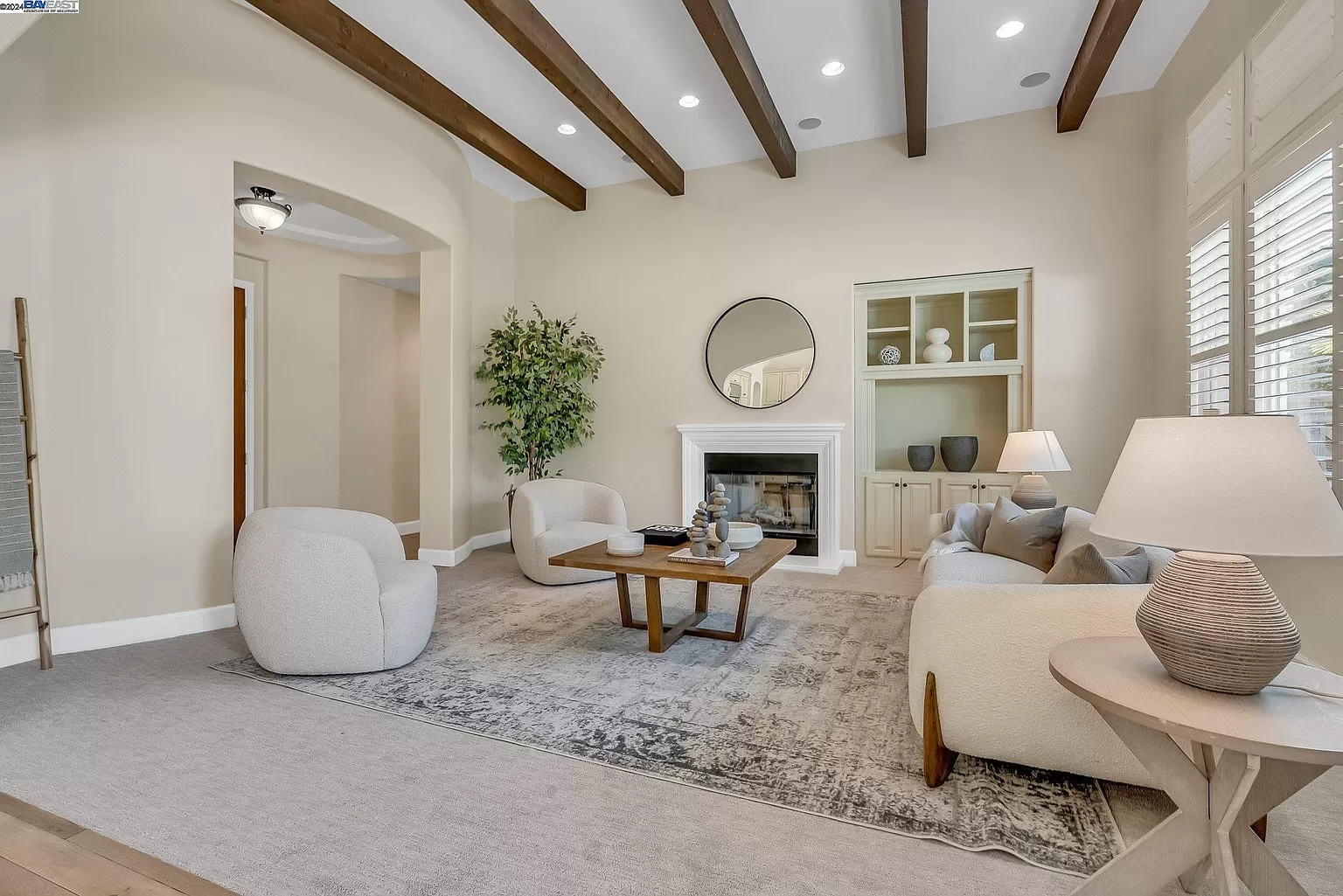 3066 Griffon St E Danville living room