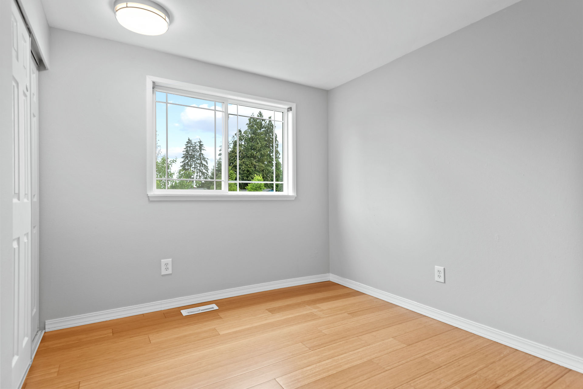 11626 28th Street NE Lake Stevens bedroom