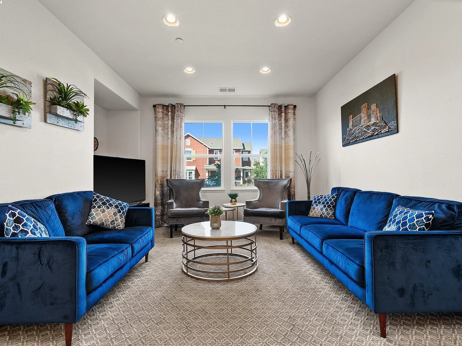 4515 McKenzie Ave living room