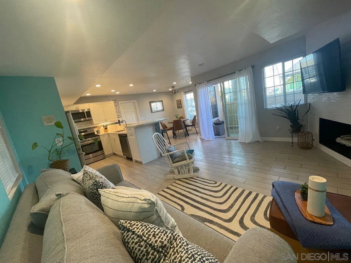 207 Elkwood Ave Unit 1 great room view