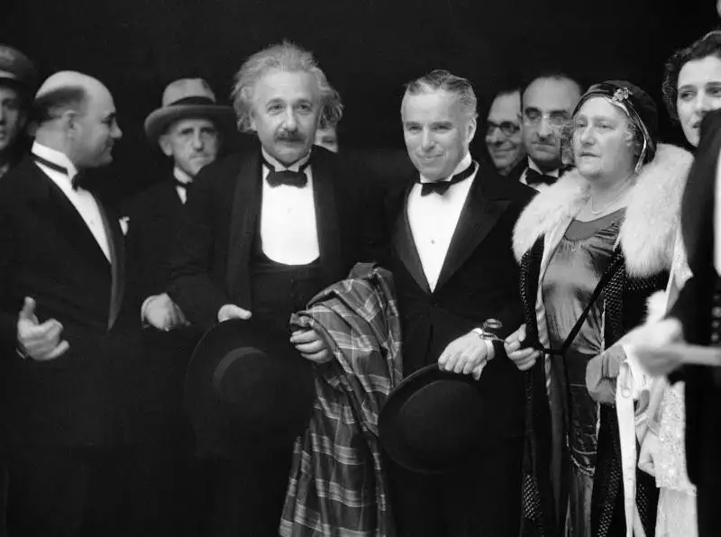 Charlie Chaplin attending the premiere of his film City Lights in Los Angeles accompanied by his guest of honor: Albert Einstein. Imagine if these two had created a show, a movie or an immersive experience together!