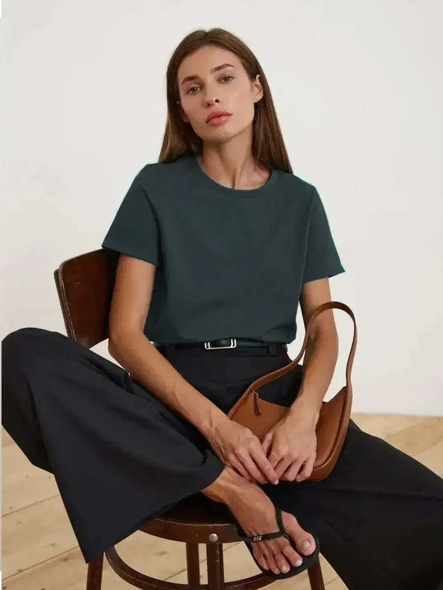 Miniatura: Camiseta Básica 100% Algodão – Essencial, Versátil e Atemporal