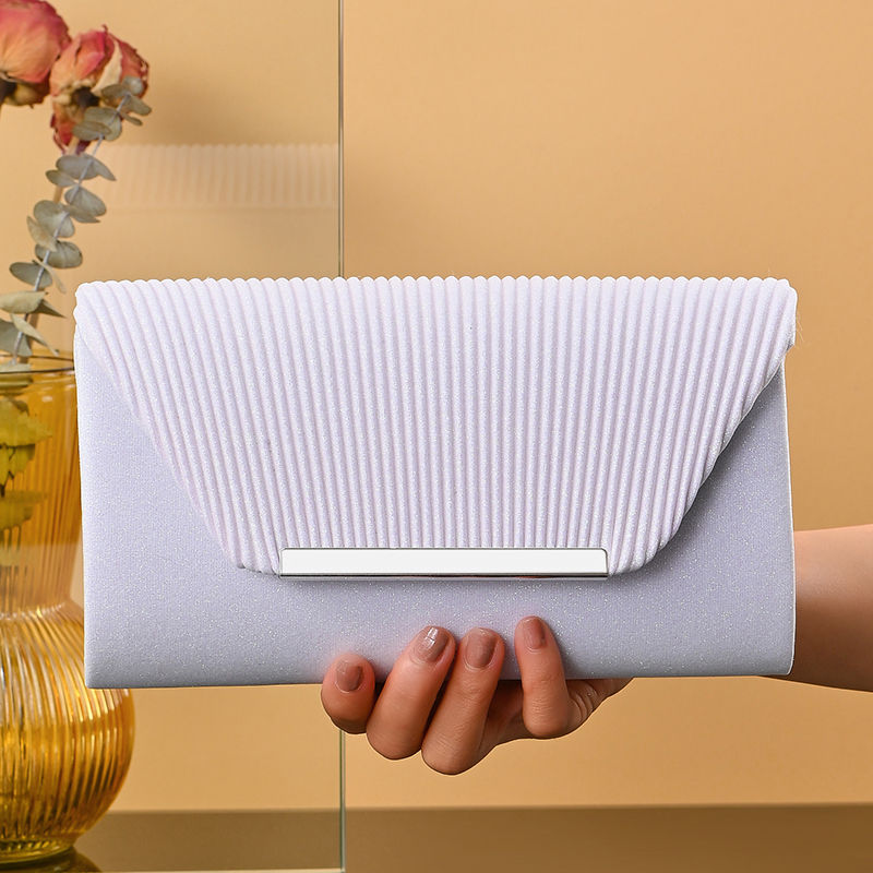 Thumbnail: Bolsa Clutch Elegante com Corrente – Sofisticação que Completa o Look