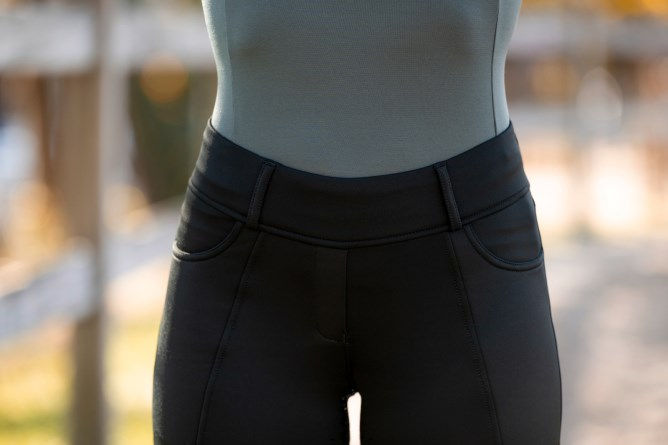 Närbild framifrån på ryttare