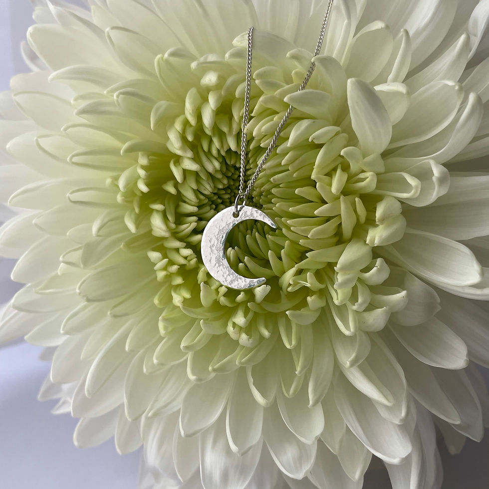 Thumbnail: Crescent Moon Pendant