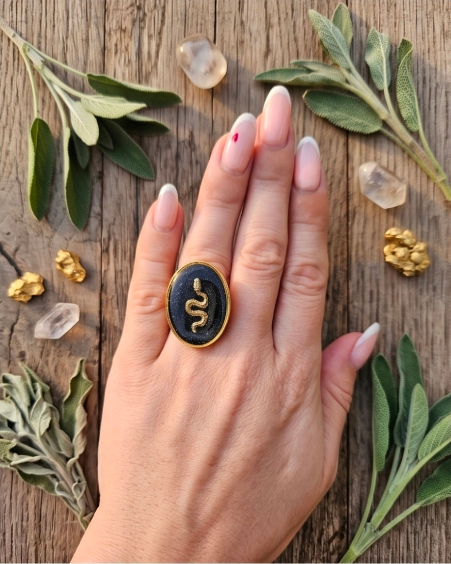 Miniature : Bague d’intention –  L’éveil du serpent