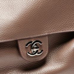 Chanel Maxi Flapbag in grained calfskin detail closeup