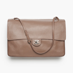 Chanel Maxi Flapbag in grained calfskin front view