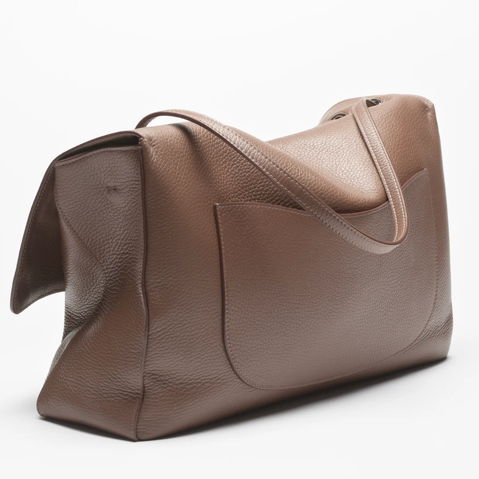 Chanel Maxi Flapbag in grained calfskin back view