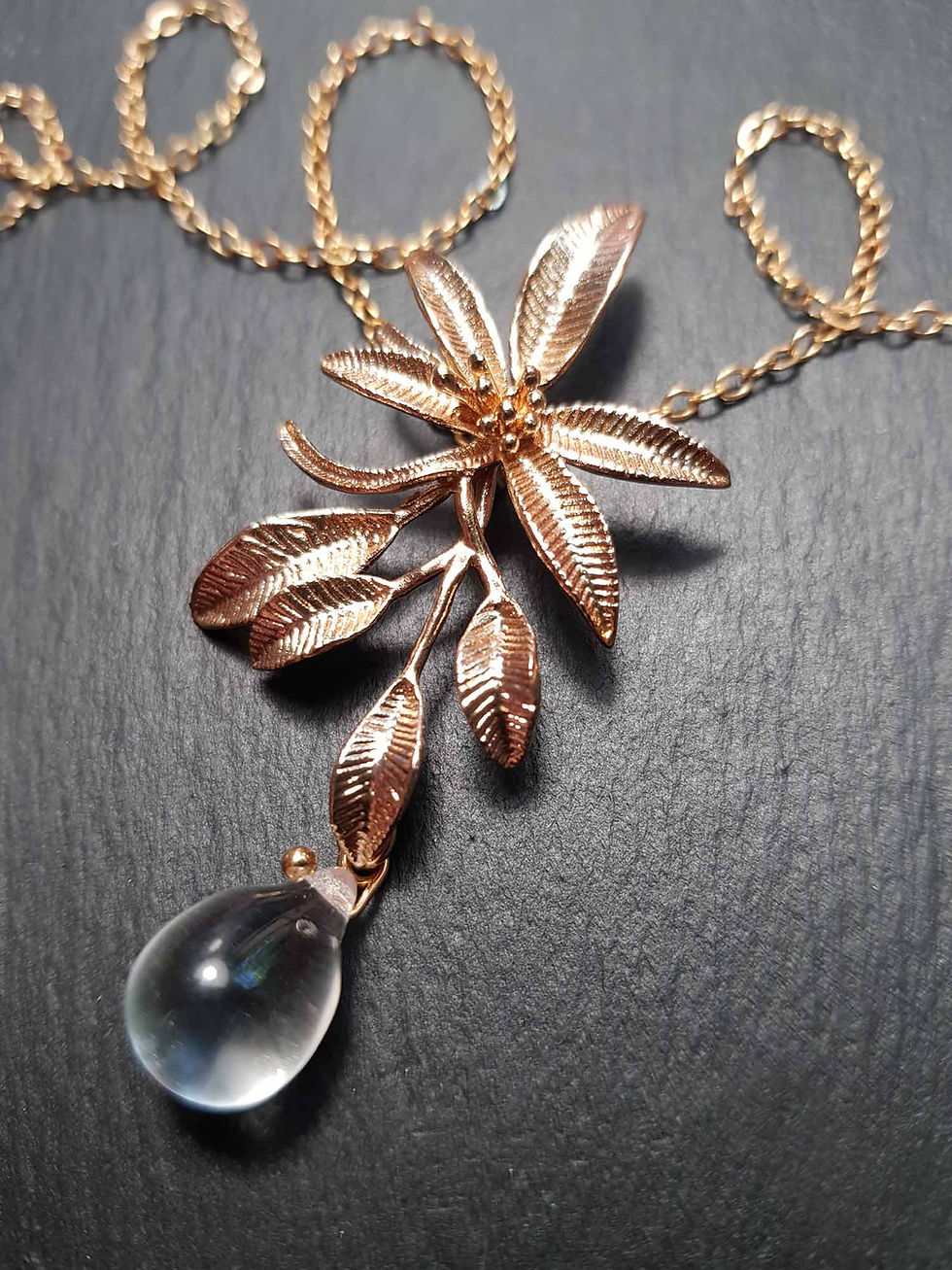 Miniature : Collier bohème, feuillage, fleur et goutte - 3457C