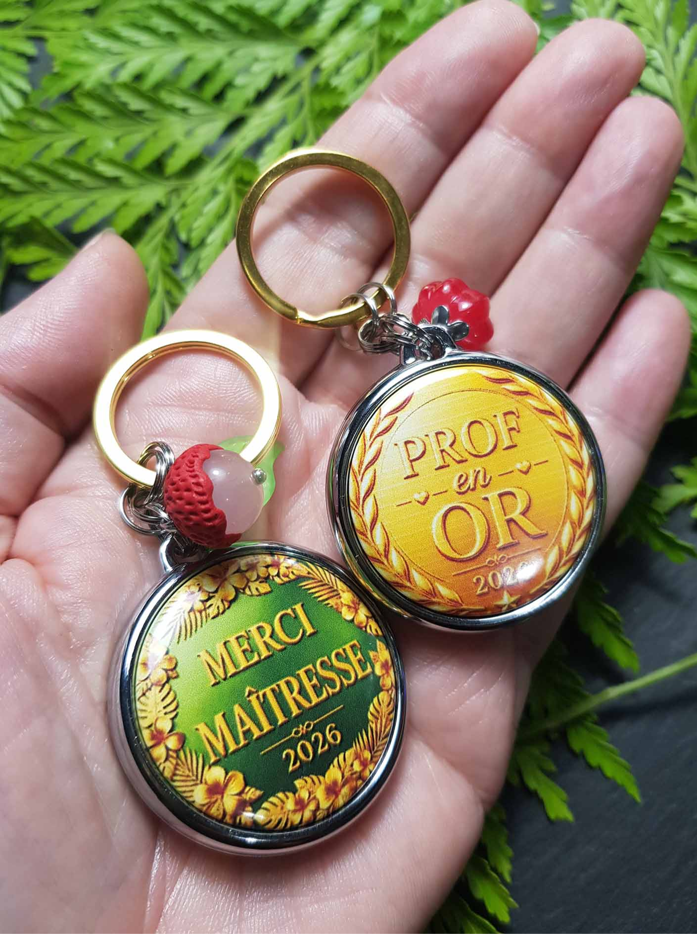 Porte-clés double faces MAITRESSE TATIE AESH PROF MAITRE- 3701