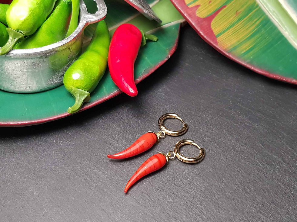 Thumbnail: Mini créoles acier inoxydable doré et piments rouges – 3585