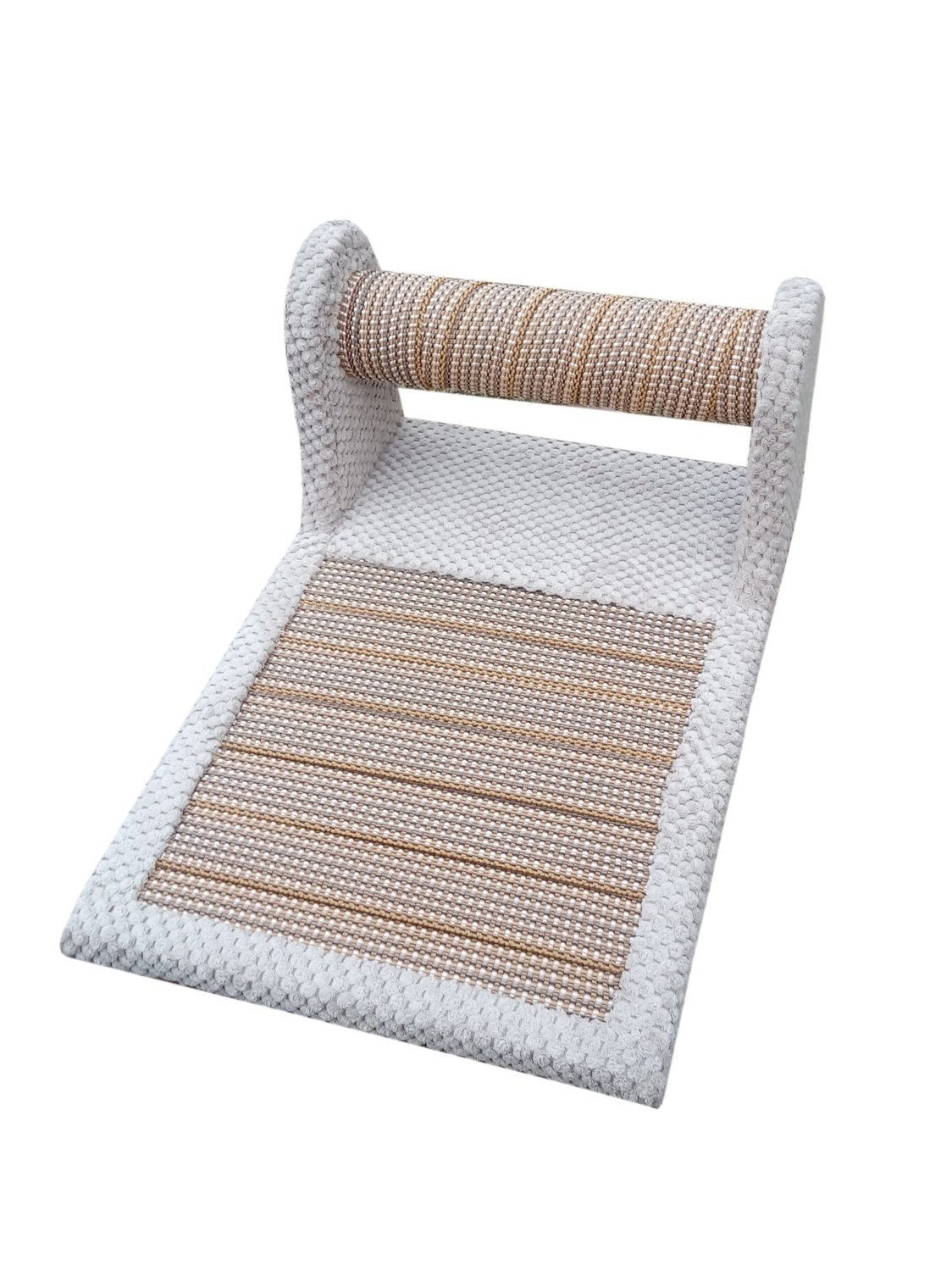 Scratching mat