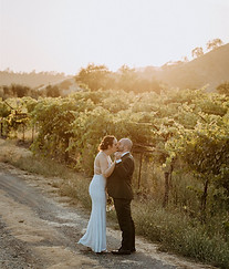 Golden hour wedding at Aloria Vineyards