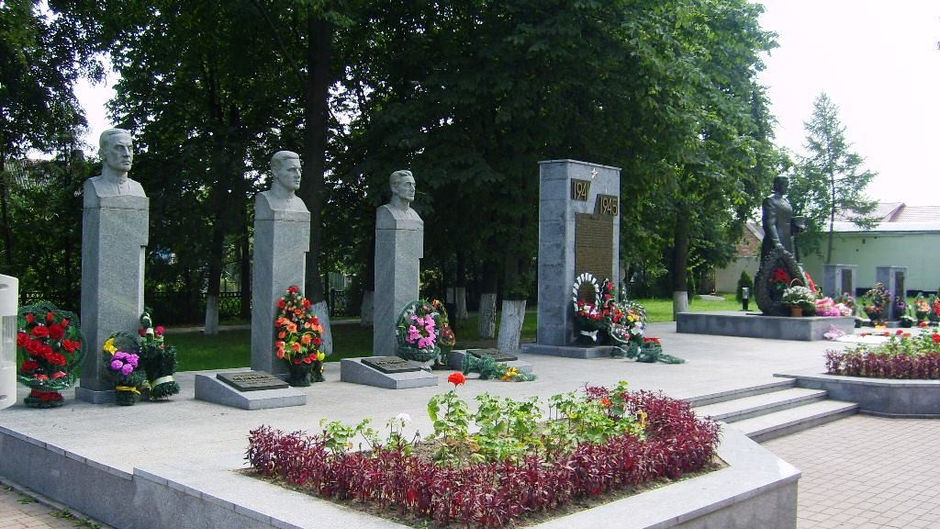«ОТ ПАМЯТНИКА К ПАМЯТНИКУ: С ЛАМПАДОЙ ВЕЧНОГО ОГНЯ»