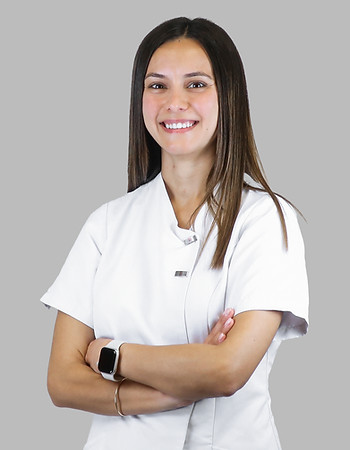 Joana, enfermera de Farmacia San Mateo Alicante, especializada en análisis clínicos.