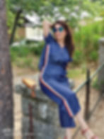 Precioso y elegante mono vaquero con franjas verticales en los lados