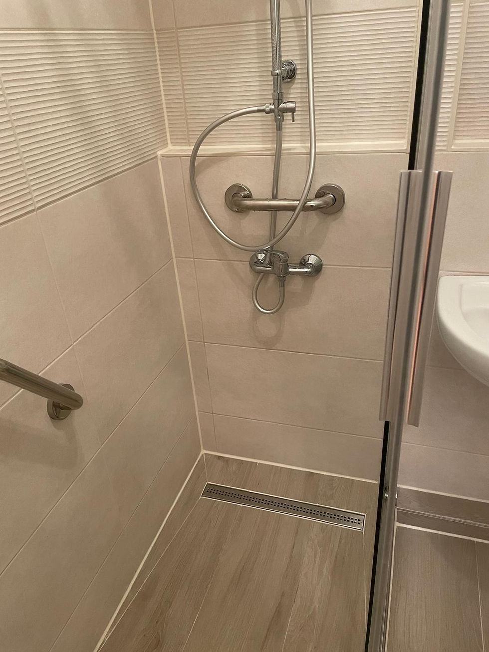 Ebenerdige Dusche in 4 qm Mietbadezimmer