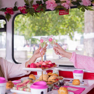 Miam! Afternoon Tea dans un bus!