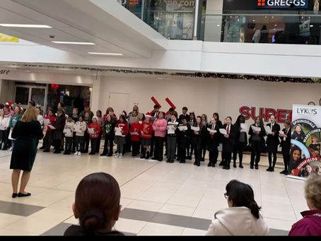 LYKOS CHOIR SINGS MERRY CHRISTMAS AT THE MANDERS' CENTRE!