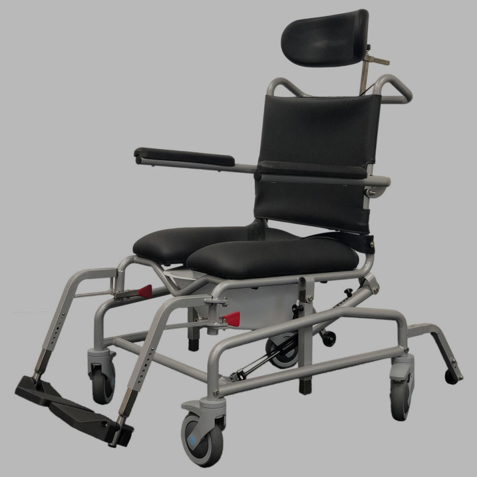 Photo - MLW ReFresh Tilt Commode_edited.jpg