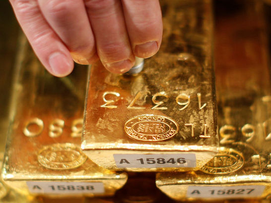 أسعار الذهب ترتفع، مقتربة من مستوى 1300 دولار