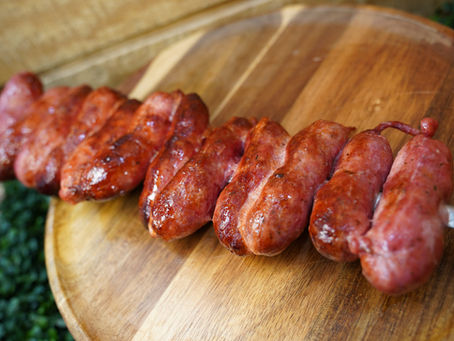 Linguiça is a traditional Brazilian sausage made with seasoned pork, known for its rich flavor and juicy texture. Unlike typical sausages, Brazilian linguiça is prepared with a unique blend of spices that give it a distinctive taste — slightly smoky, savory, and incredibly satisfying. In Brazilian churrasco, it’s one of the most popular and recognizable items.