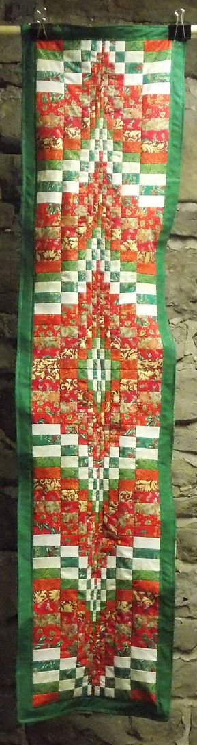 Bargello Table runner XMas.JPG