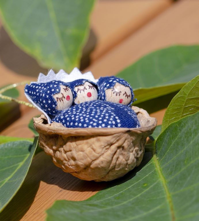 Miniaturbild: Nußpüppchen Drillinge
