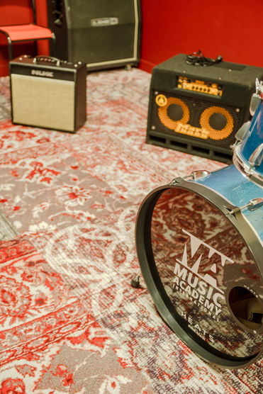 Dialogue entre brut industriel et éléments chaleureux – MAI