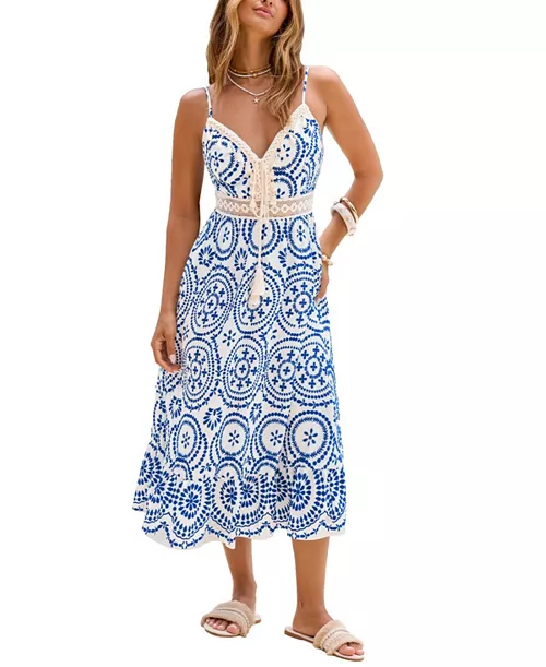 model in white and blue dress