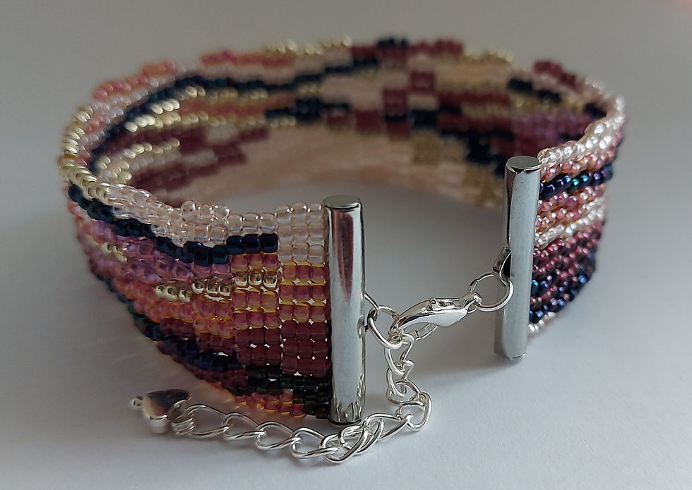 Thumbnail: Waves of pink and silver