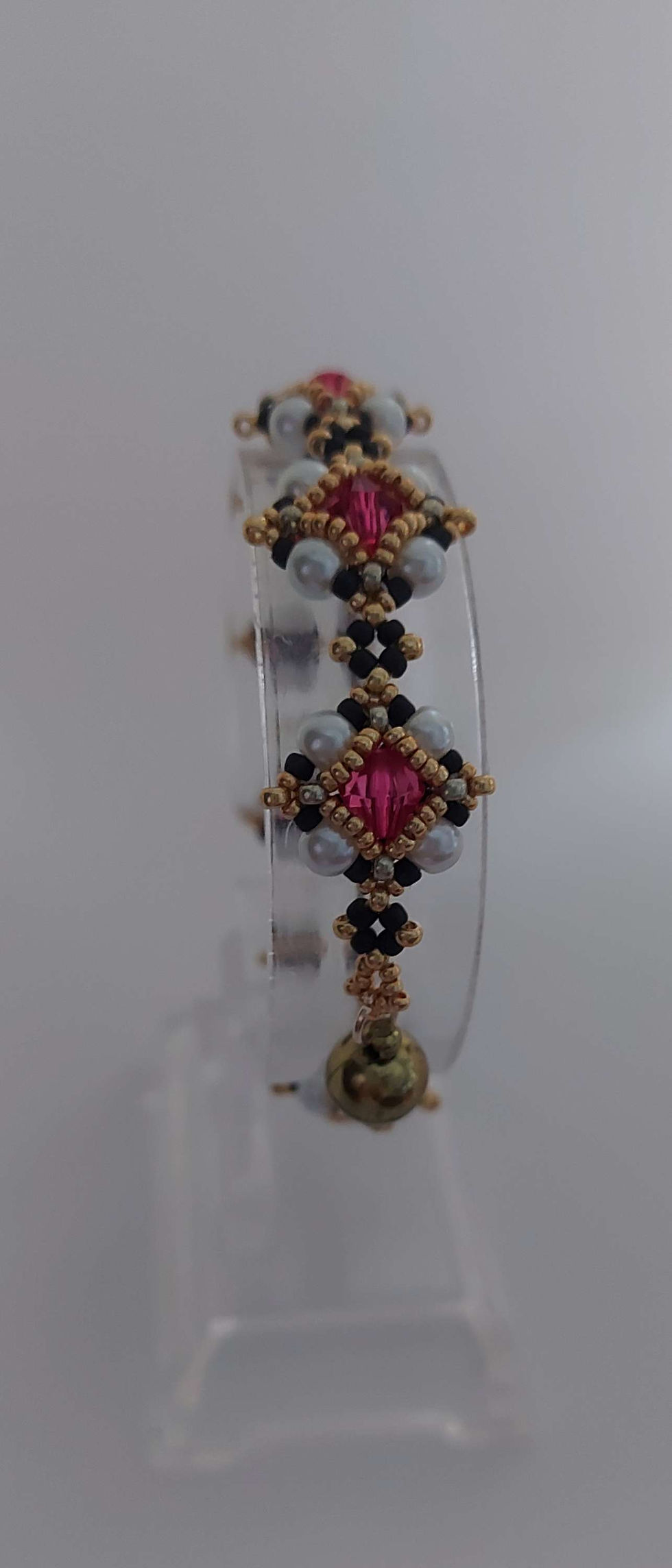 Thumbnail: Fuchsia crystals bracelet