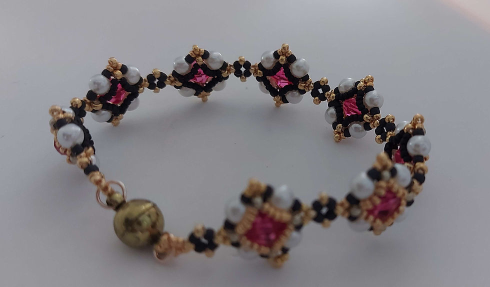 Thumbnail: Fuchsia crystals bracelet