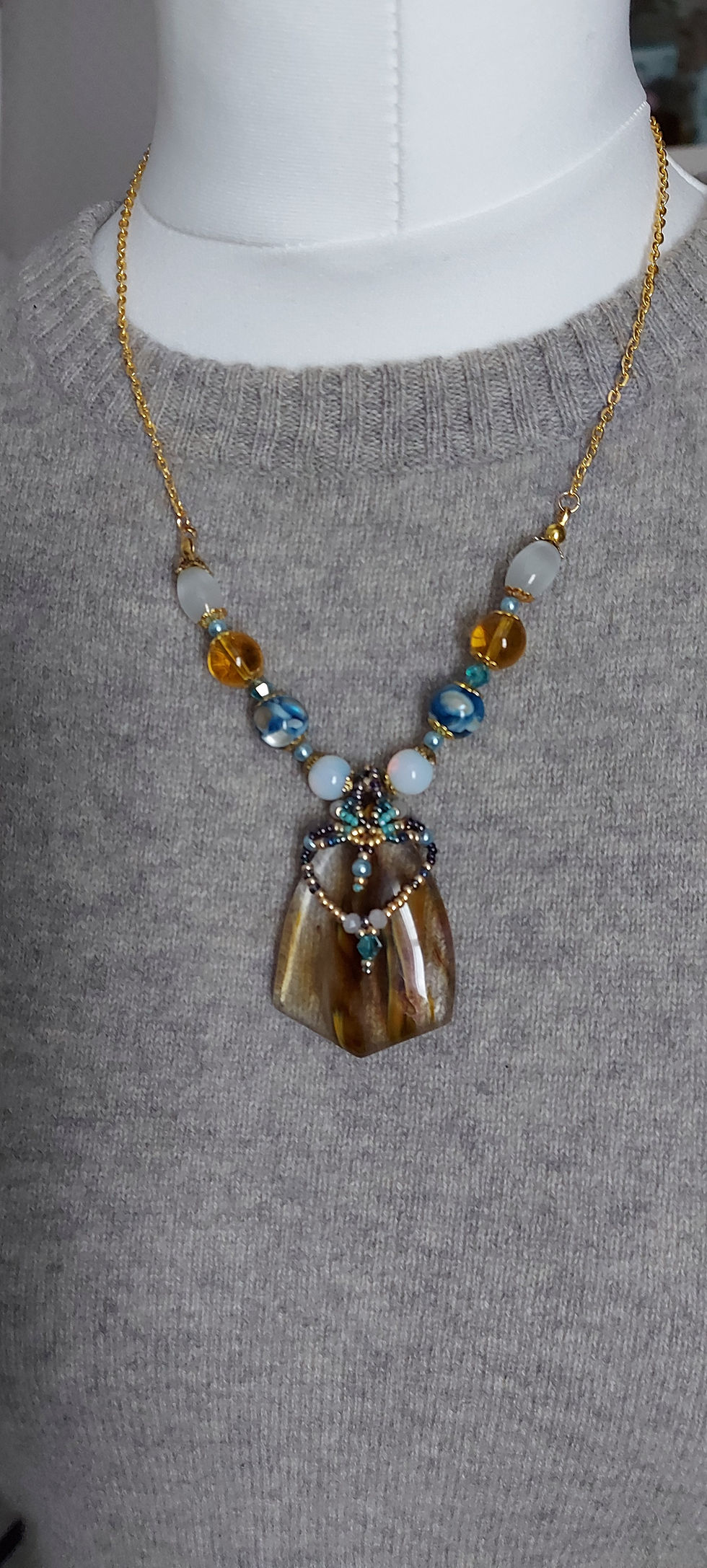 Thumbnail: The beaded bail Agate necklace 
